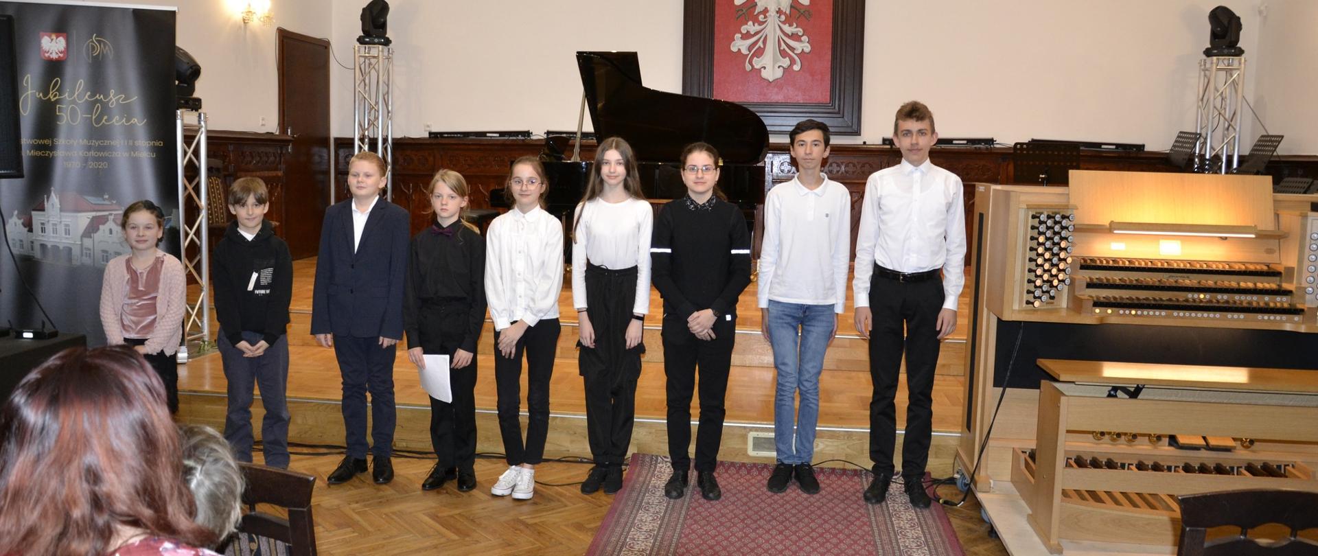 Uczniowie klasy organów podczas koncertu na sali królewskiej PSM Mielec