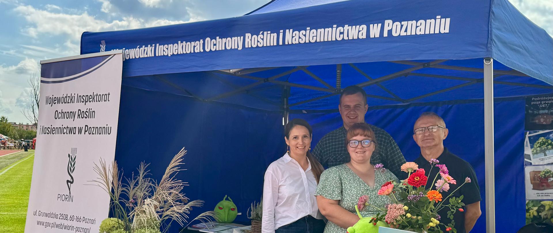 Dożynki w Kleczewie - Stoisko WIORiN w Poznaniu obsługiwane przez pracowników Oddziału w Koninie