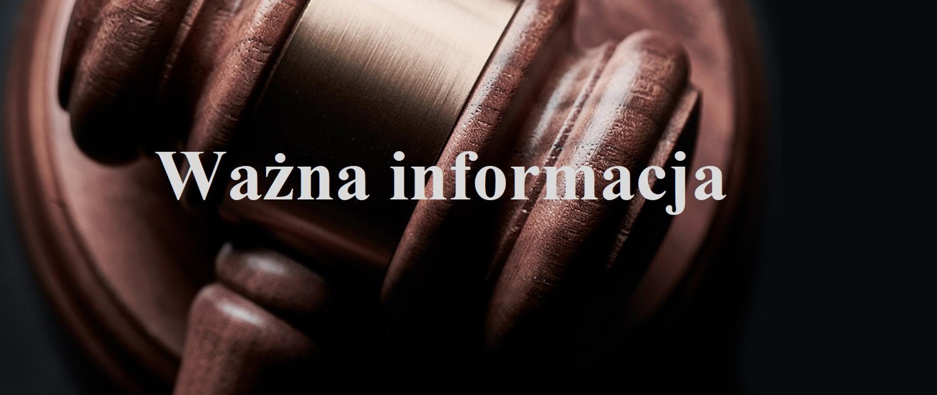 Baner - Ważna informacja. W tle młotek sędziowski.