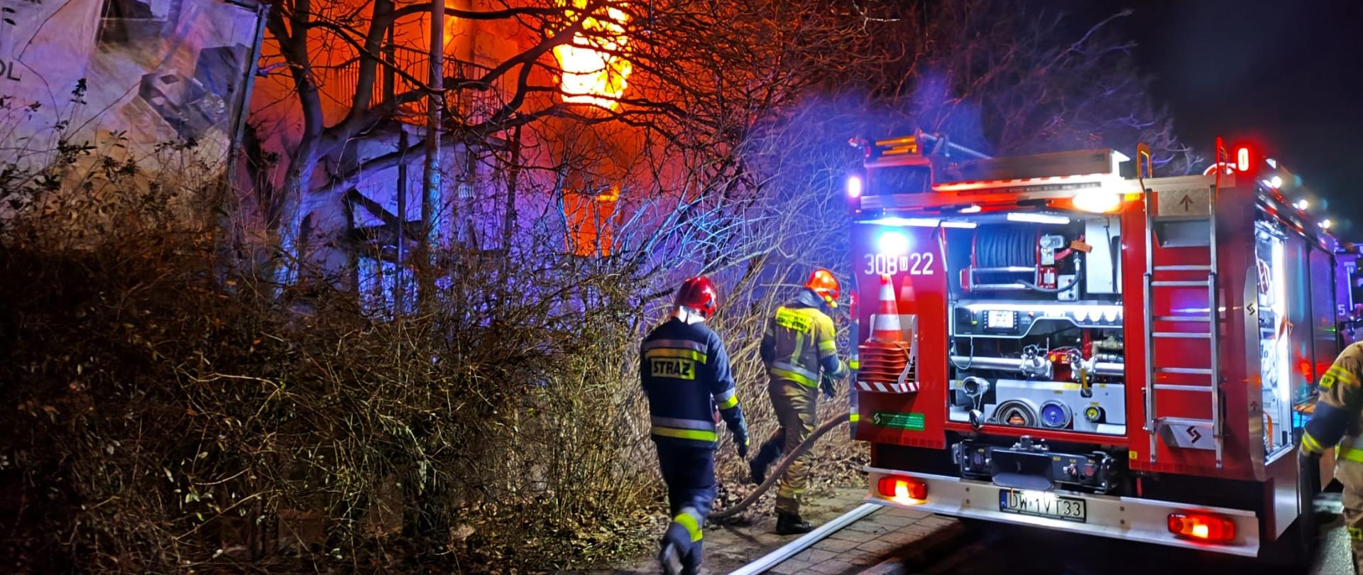 Interwencja strażaków na ul. Dziadosząńskiej we Wrocławiu