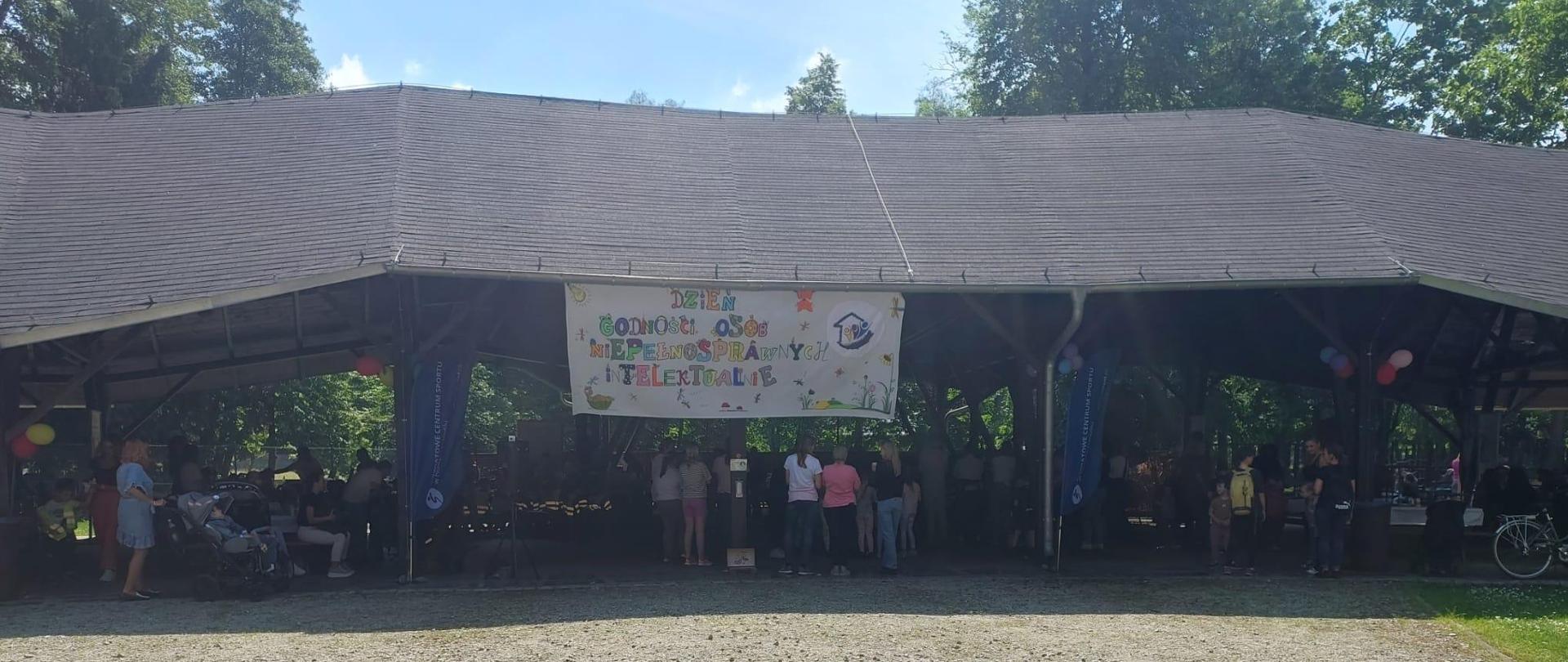 Uczestnicy Obchodów Dnia Godności Osób z Niepełnosprawnością