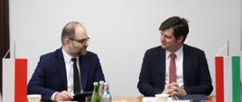 Wiceminister kultury i dziedzictwa narodowego Paweł Lewandowski i podsekretarzem stanu ds. dyplomacji kulturalnej w Ministerstwie Spraw Zagranicznych i Handlu Węgier Mártonem Schőberlem, fot. Jacek Łagowski 