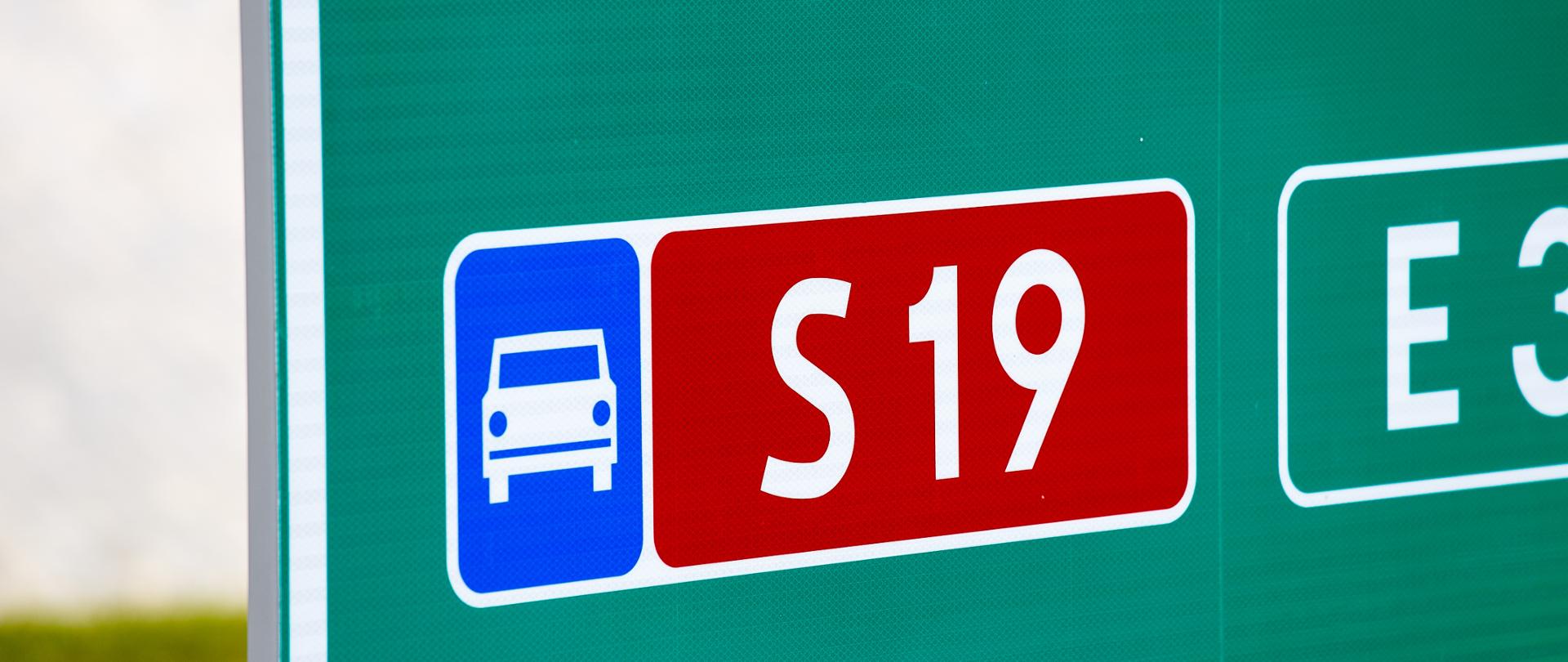 Zdjęcie tablicy informacyjnej z S19