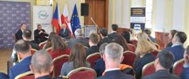Debata na Velvyslanectví Polské republiky v Praze o bezpečnosti regionu, plný sál