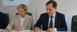 Podpisanie umowy między Instytutem a Grupą LOTOS