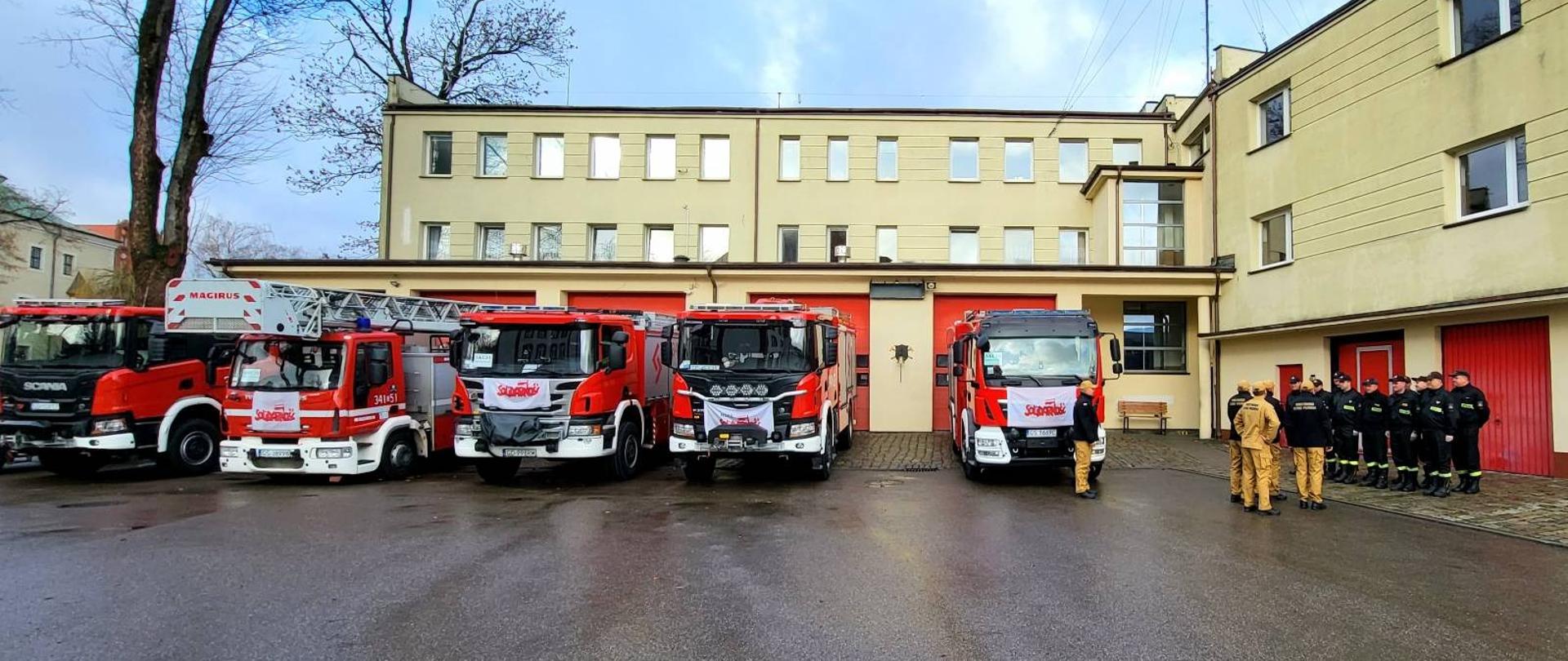 Zdjęcie przedstawia meldunek składany Pomorskiemu Komendantowi Wojewódzkiemu podczas wizytacji na JRG 1 