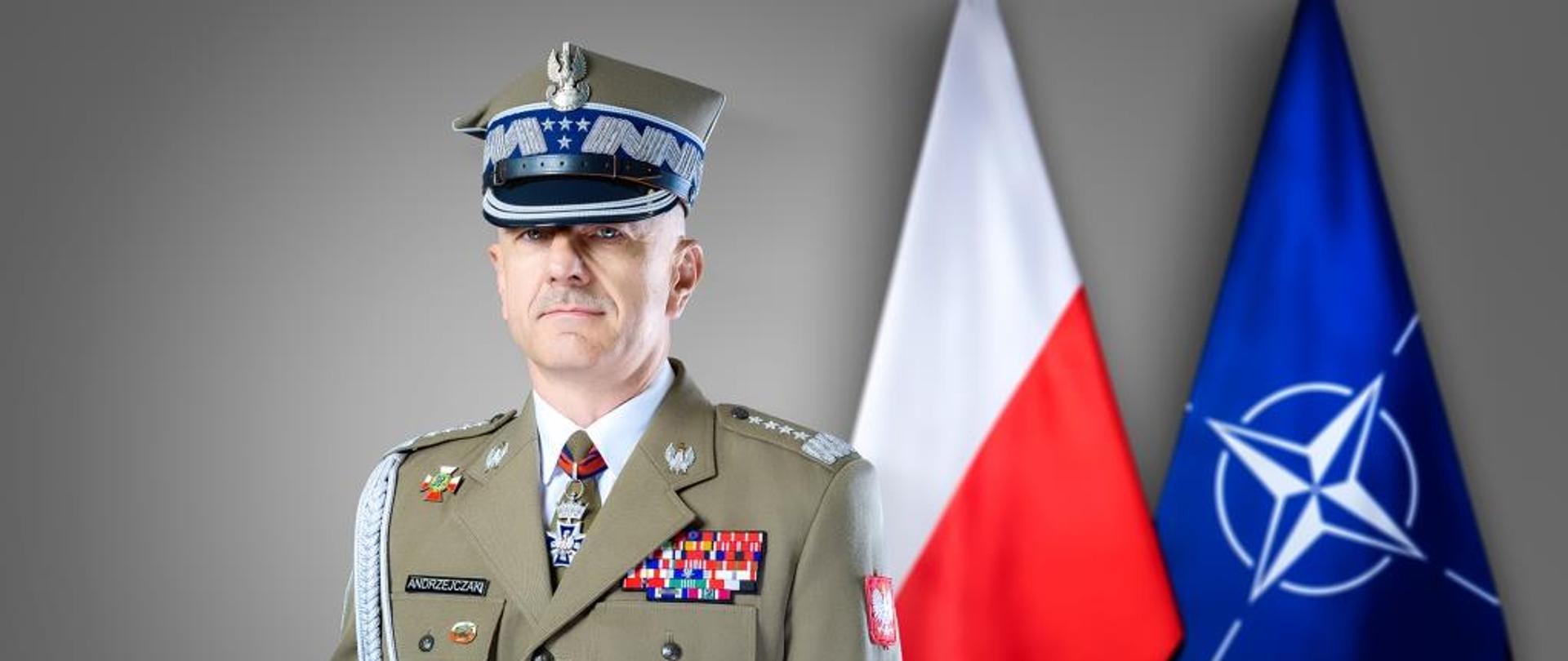 Generał_Rajmund_Andrzejczak_w_mundurze_galowym_02