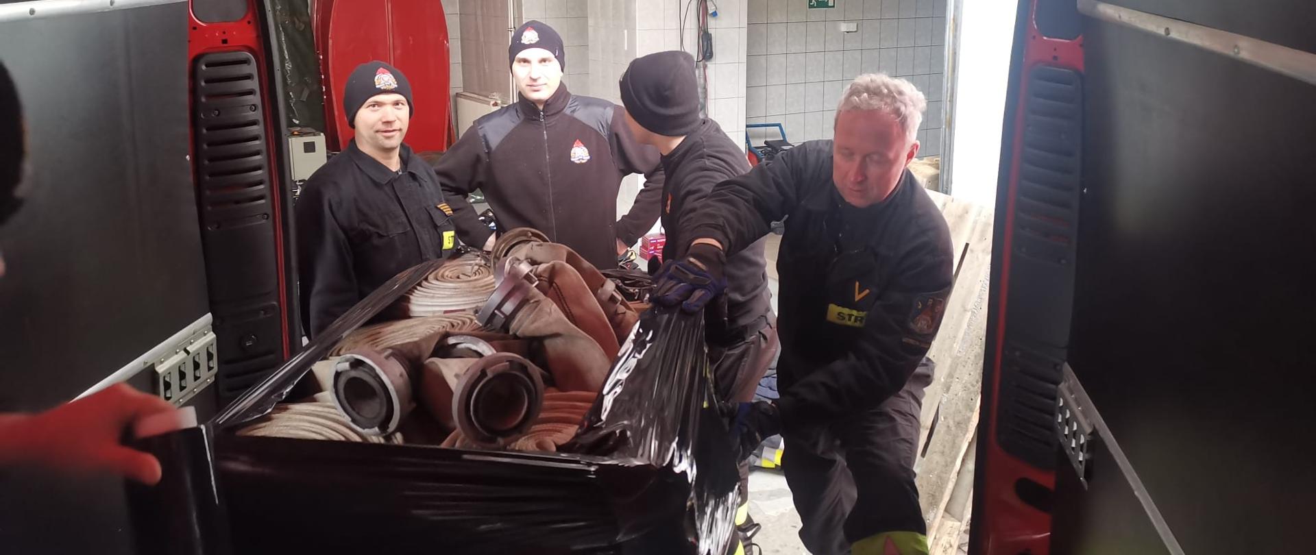 Przygotowanie do przekazania zgromadzonego sprzętu