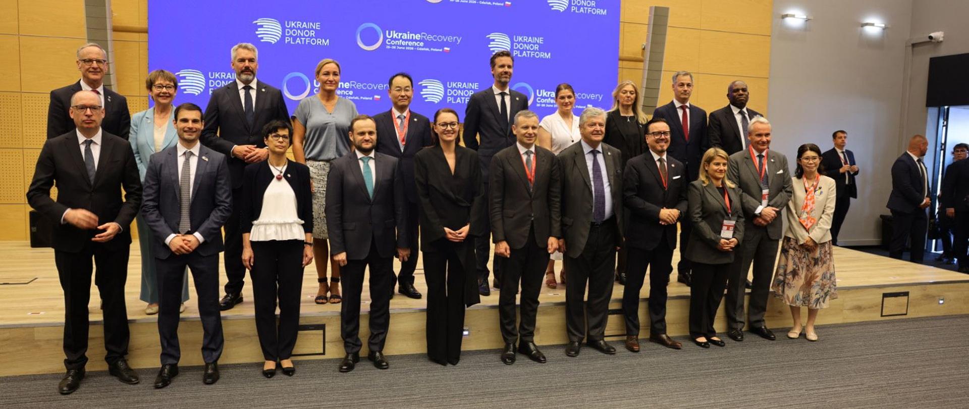 Minister Wojciech Balczun i inni uczestnicy, w tym premier Ukrainy Yulia Svyrydenko podczas Ukraine Donor Platform
