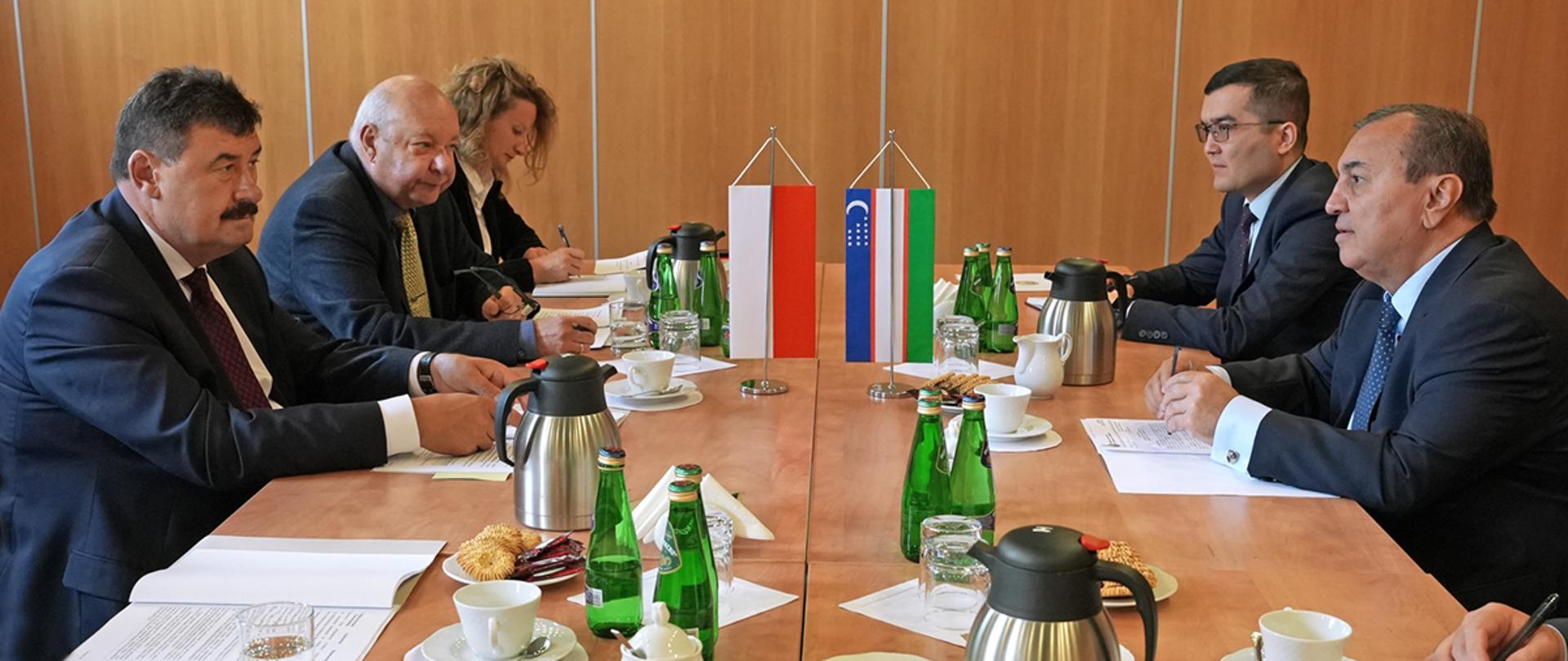 Spotkanie sekretarza stanu Ryszarda Bartosika z ambasadorem Uzbekistanu Bakromem Babjewem (fot. MRiRW)