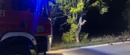 Samochód strażacki uczestniczący w działaniach ratowniczych