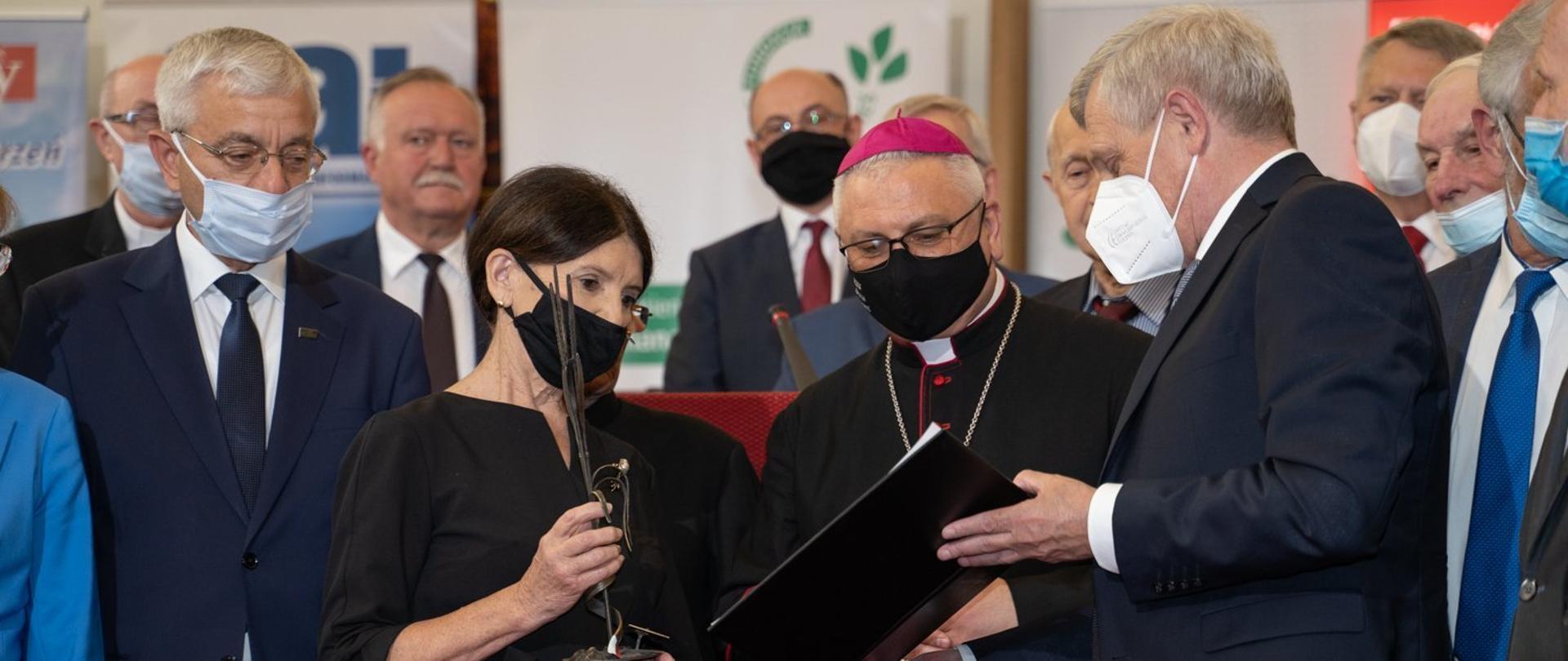 Wręczenie Nagrody im. ks. bp. Romana Andrzejewskiego Niezależnemu Samorządnemu Związkowi Zawodowemu Rolników Indywidualnych „Solidarność”