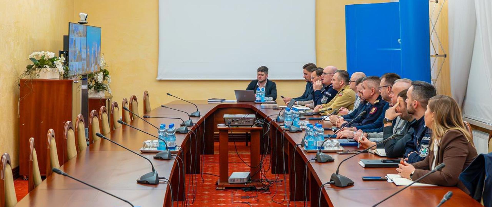 Odprawa wojewody, przedstawicieli służb i Wojewódzkiego Centrum Zarządzania Kryzysowego ze starostami podlaskich powiatów