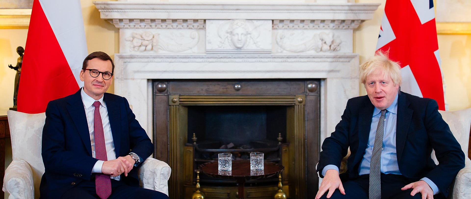 Premier Mateusz Morawiecki i premier Anglii Boris Johnnson.