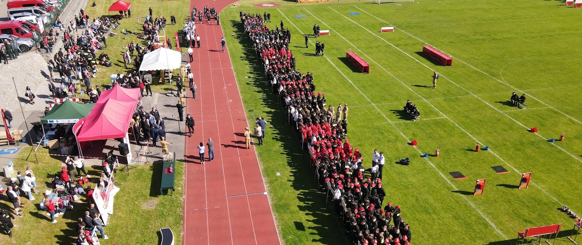 Rzut z drona na Wojewódzkie Zawody Sportowo - Pożarnicze Drużyn OSP oraz Wojewódzkie Zawody Młodzieżowych Drużyn Pożarniczych w Bestwinie