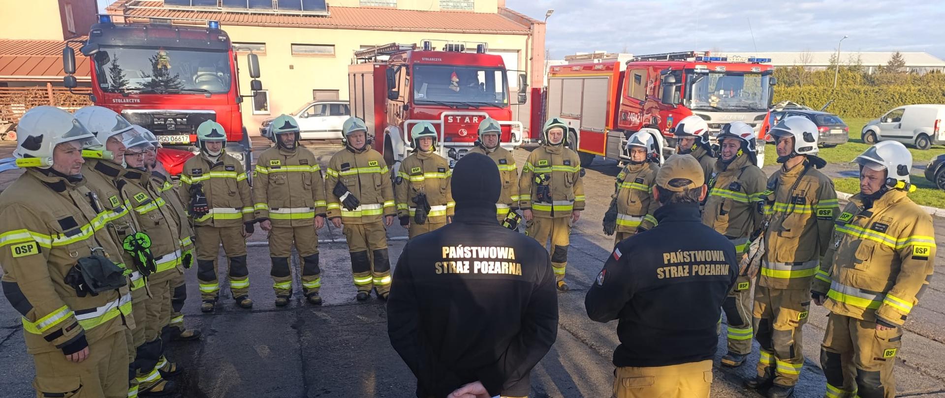 Zastępy strażaków podczas ćwiczeń Wojewódzkiego Odwodu Operacyjnego kompanii "Leszno", pluton Grodzisk Wlkp.