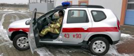 Przekazanie samochodu Dacia Duster, odbiór przez druhów z OSP Wronów
