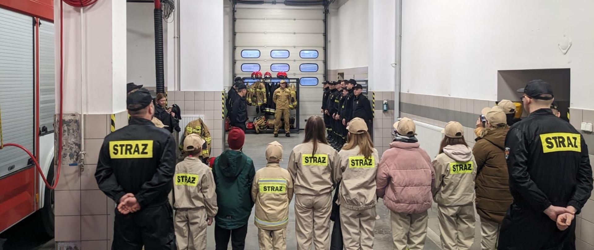 Zmiana służby w Jednostce Ratowniczo-Gaśniczej