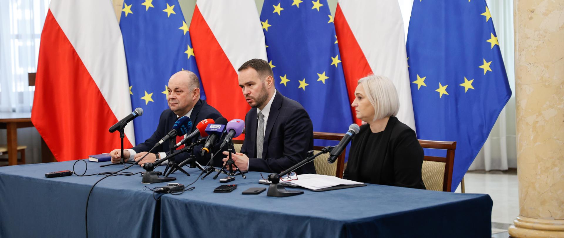 Konferencja prasowa wojewody lubelskiego Krzysztofa Komorskiego.