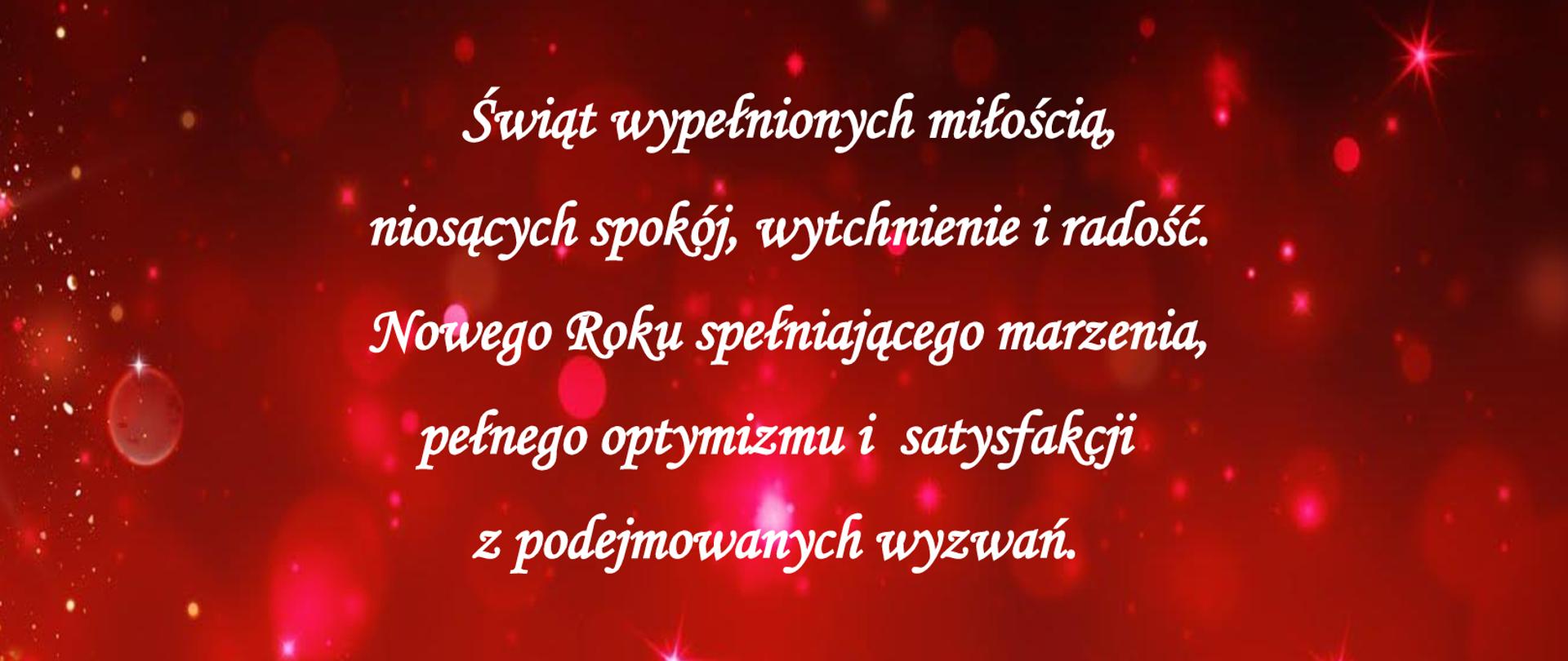 Plakat na czerwonym tle z lewej strony złota choinka. Dół plakaty również złoty. Na środku napis: Świąt wypełnionych miłością,
niosących spokój, wytchnienie i radość.
Nowego Roku spełniającego marzenia,
pełnego optymizmu i satysfakcji
z podejmowanych wyzwań.
Życzy
Dyrektor i cała Społeczność
Państwowej Szkoły Muzycznej I st.
im. Karola Namysłowskiego
w Szczebrzeszynie