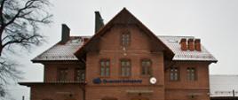 Dworzec kolejowy w Suszu - widok z zewnątrz