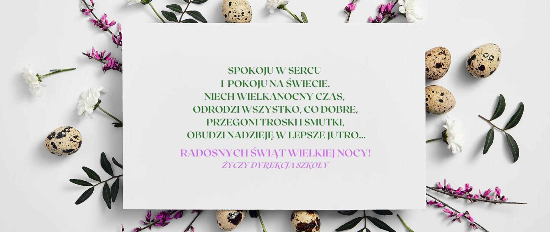 Życzenia wielkanocne na szarym tle, wokół pisanki, kolorowe trawy oraz rośliny. Na środku napisy z życzeniami.