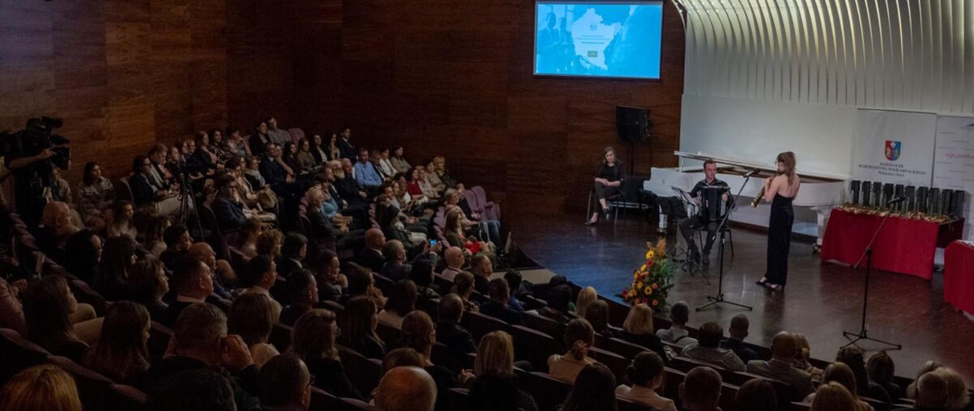 Uczestnicy Podkarpackiego Forum Obywatelskiego w Filharmonii Podkarpackiej