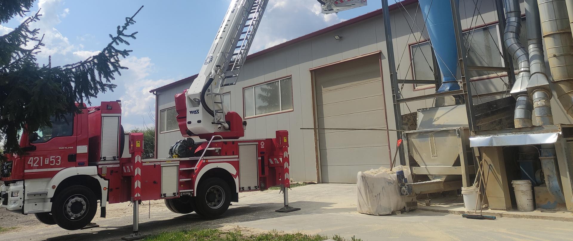 Ćwiczenia taktyczno-bojowe na obiekcie zakładu produkcyjnego Bevia w Kazimierzy Wielkiej