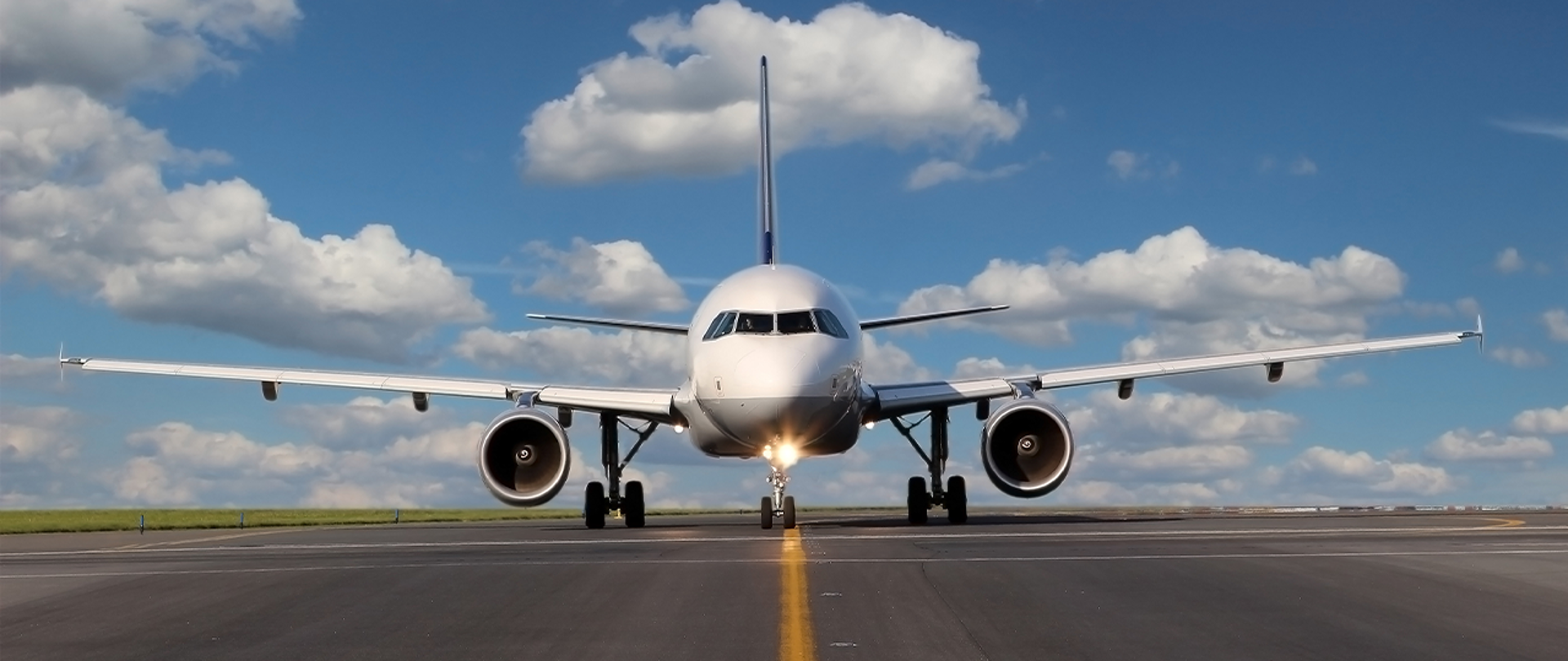 Samolot na pasie startowym