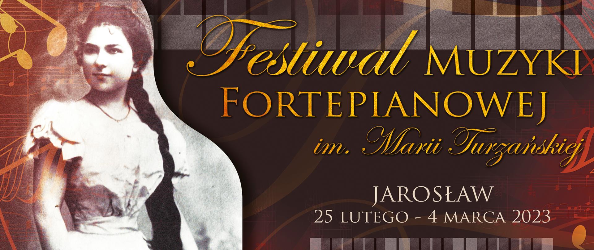 Baner reklamowy Na ciemnobrązowym tle, po prawej stronie zdjęcie Marii Turzańskiej, po prawej stronie na górze grafika oparta na motywie klawiatury fortepianu, poniżej żółty napis dużymi literami Festiwal Muzyki Fortepianowej im. Marii Turzańskiej. Poniżej mniejszą czcionką w szarym kolorze napis Jarosław 25 lutego - 4 marca 2023