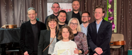 W dniu 26 kwietnia 2024 roku w Świątnikach Górnych odbył się Ogólnopolski Konkurs Gitarowy - Świątnickie Konfrontacje Gitarowe "GITAFRONTACJE" , w których wzięła udział uczennica naszej szkoły Amelia Lewkowicz z klasy IV/6 gitary pani Iwony Grabowskiej. Uzyskała najwyższą nagrodę GRAND PRIX.
na zdjęciu Amelia stoi wraz z jurorami konkursu, trzyma dyplom