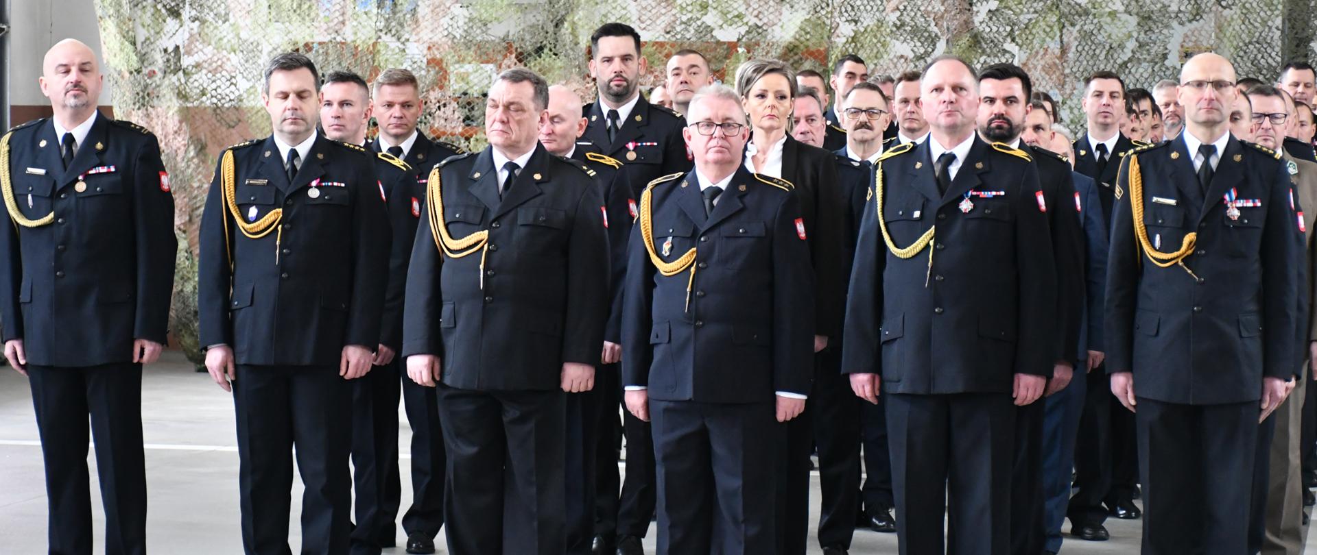 Uroczysty apel w Ciechanowie z udziałem Pana Macieja Wąsika Wiceministra Spraw Wewnętrznych i Administracji oraz gen. brygadiera Andrzeja Bartkowiaka Komendanta Głównego PSP