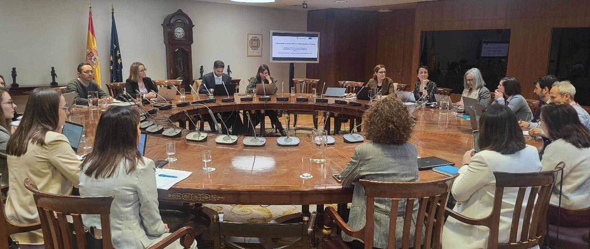 Poznajemy dobre praktyki pięciu krajów będących liderami rozwoju kompetencji cyfrowych