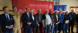 Uroczyste wręczenie 23 decyzji o przyznaniu świadczenia ratowniczego druhom Ochotniczych Straży Pożarnych z terenu powiatu obornickiego w OSP Parkowo. 
