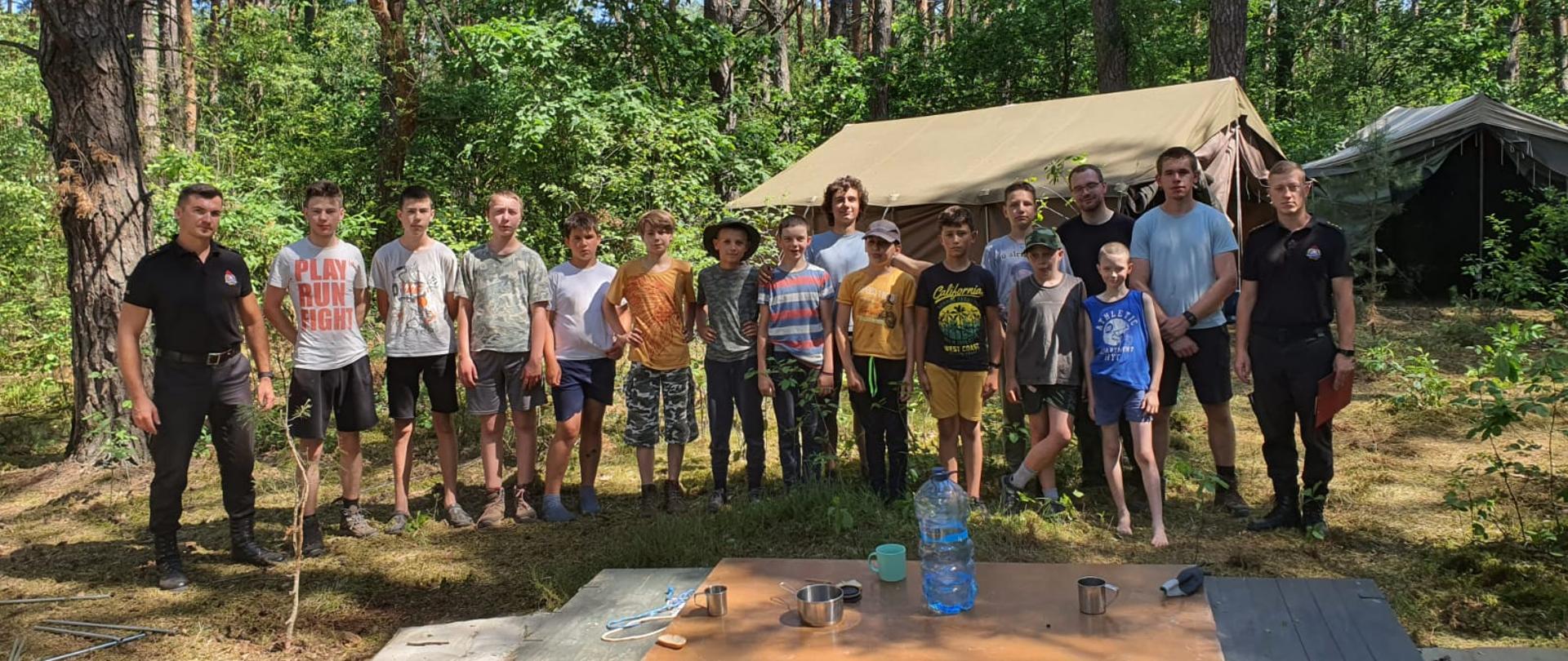 Uczestnicy obozu harcerskiego Osiedle Wilga