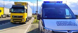 Ciężarówki zatrzymane do kontroli przez inspektorów zachodniopomorskiej Inspekcji Transportu Drogowego. Po prawej radiowóz ITD, po lewej dwa zagraniczne zespoły pojazdów na przydrożnym parkingu.