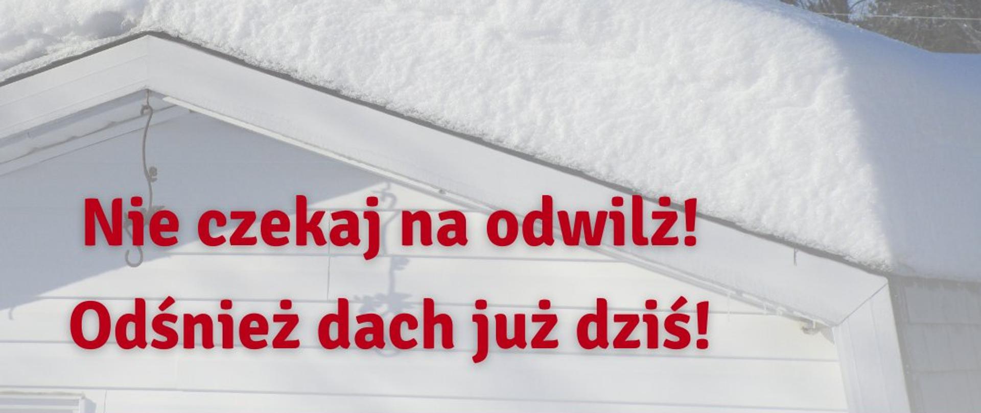 Na pierwszym planie widnieje zaśnieżony dach z informacją w kolorze czerwonym "Nie czekaj na odwilż ! Odśnież dach już dziś !".