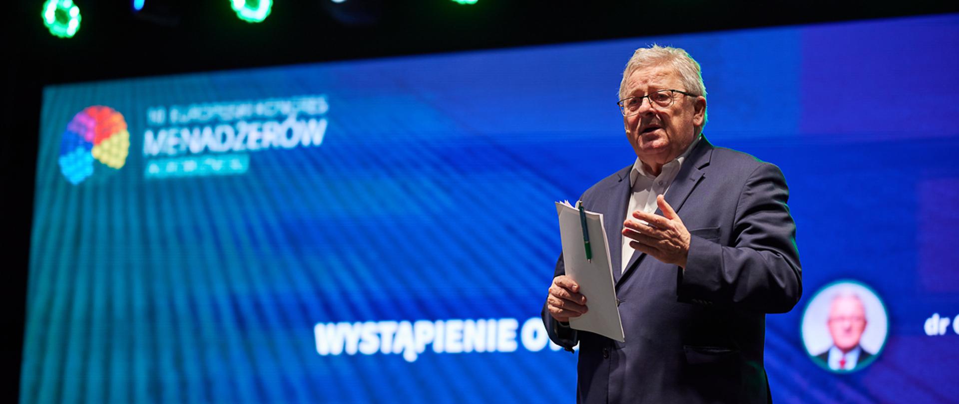 Minister Czesław Siekierski podczas wystąpienia otwierającego (fot. ZPDiWR)