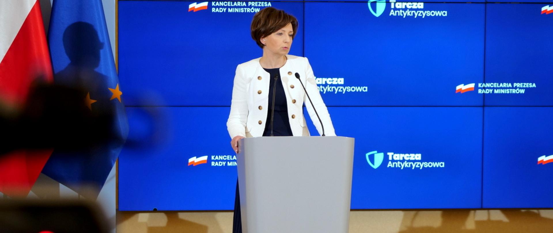 Briefing w KPRM na temat Tarczy Antykryzysowej. Na zdjęciu minister Marlena Maląg