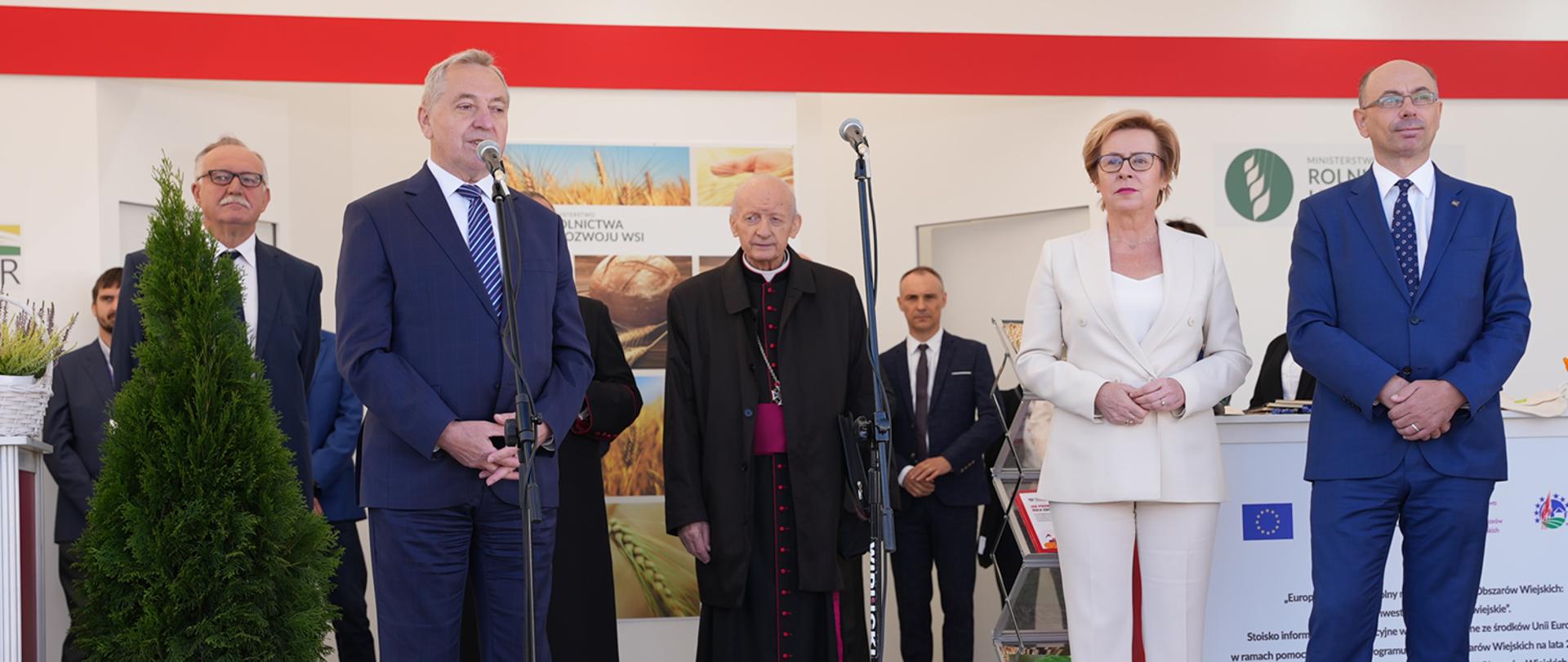 Wicepremier Henryk Kowalczyk podczas otwarcia wystawy (fot. MRiRW)