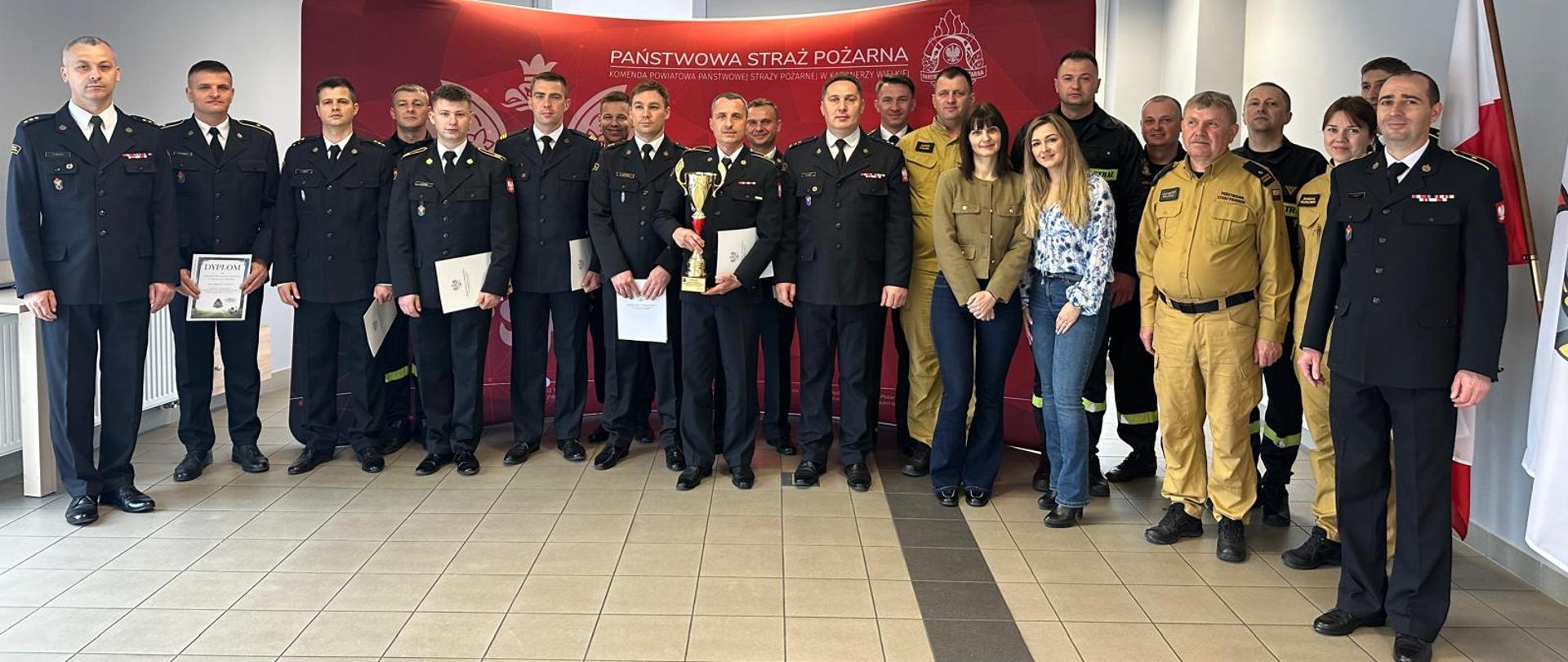 Uroczysta zbiórka z okazji wręczenia nagród za mistrzostwo województwa w piłce halowej