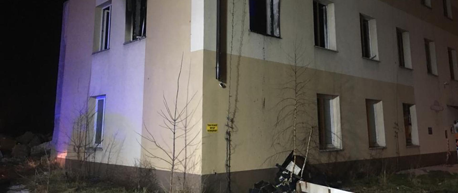 Opuszczony budynek biurowy w którym doszło do pożaru