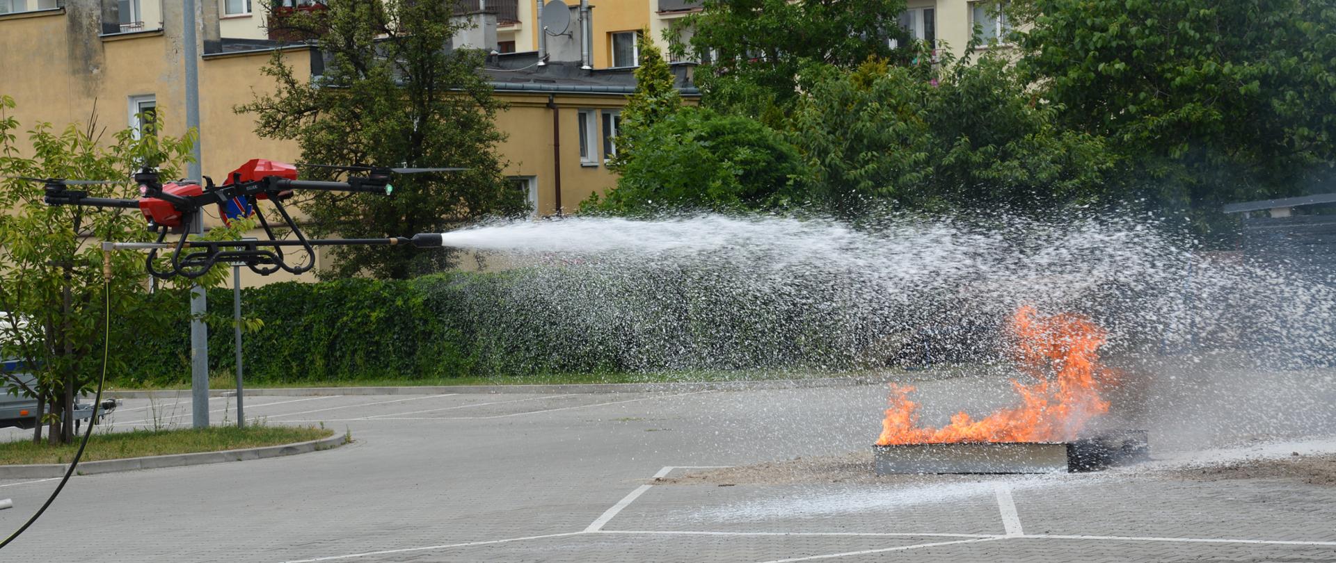 Dron gaśniczy