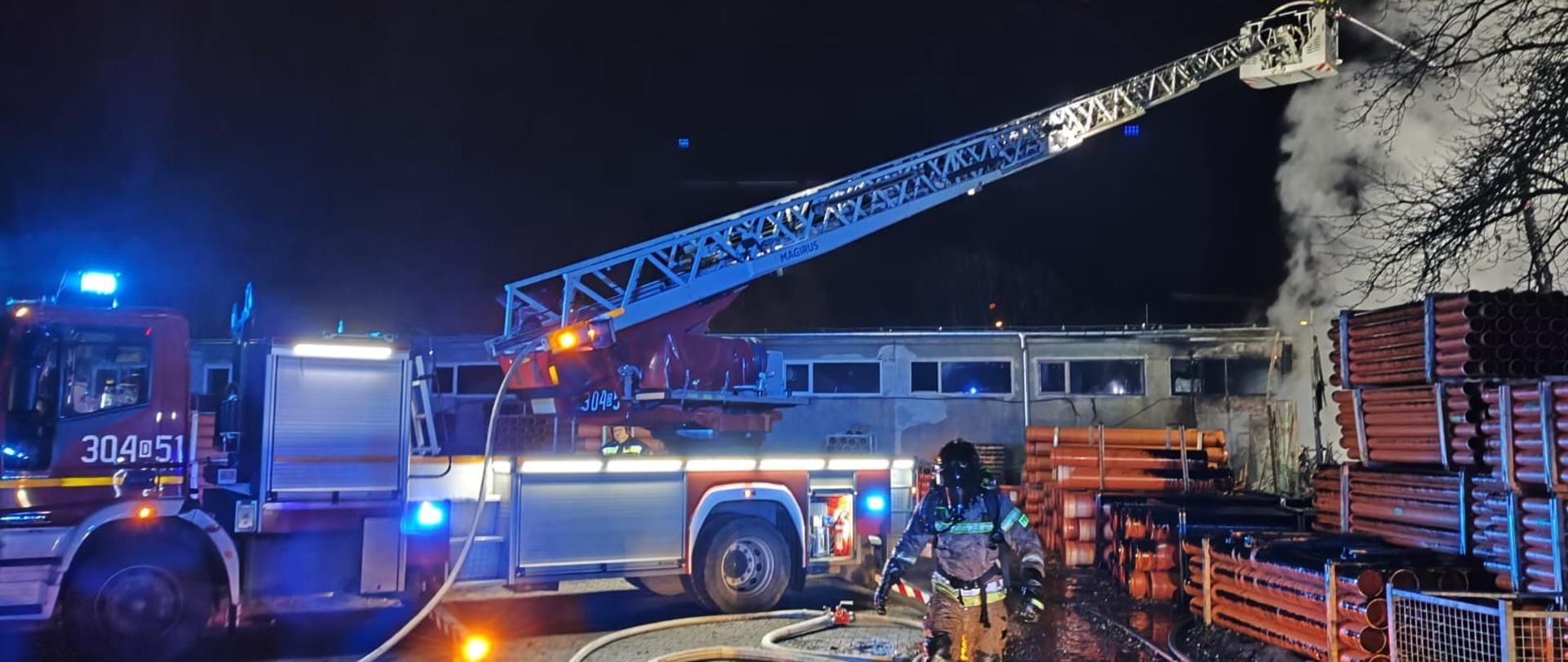 Działania strażaków na ulicy Karmelkowej we Wrocławiu