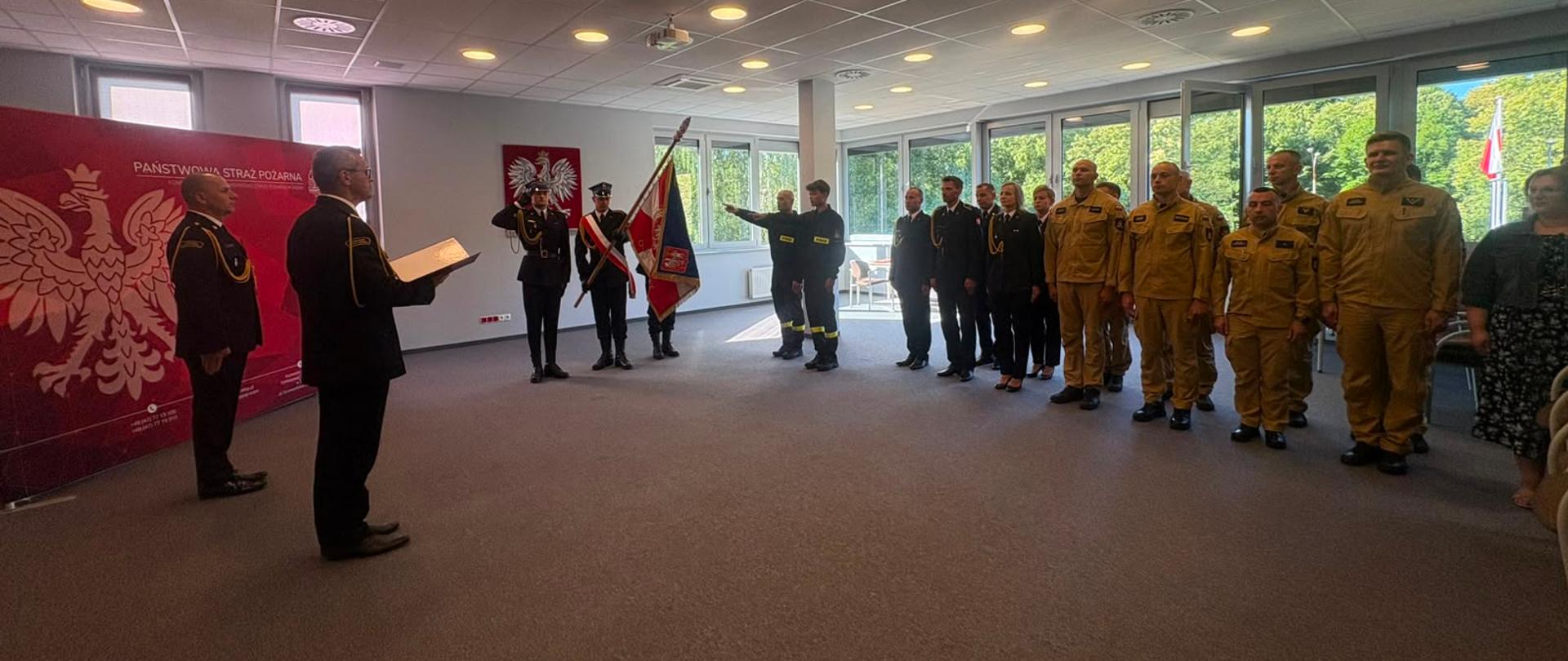 ślubowanie nowo przyjętych strażaków