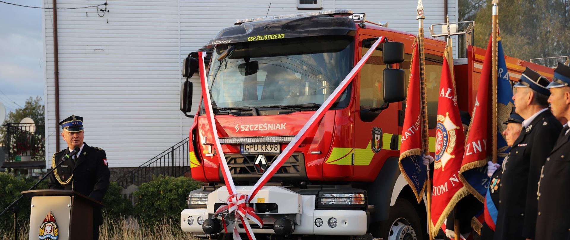 widok samochodu przekazywanego podczas uroczystości 