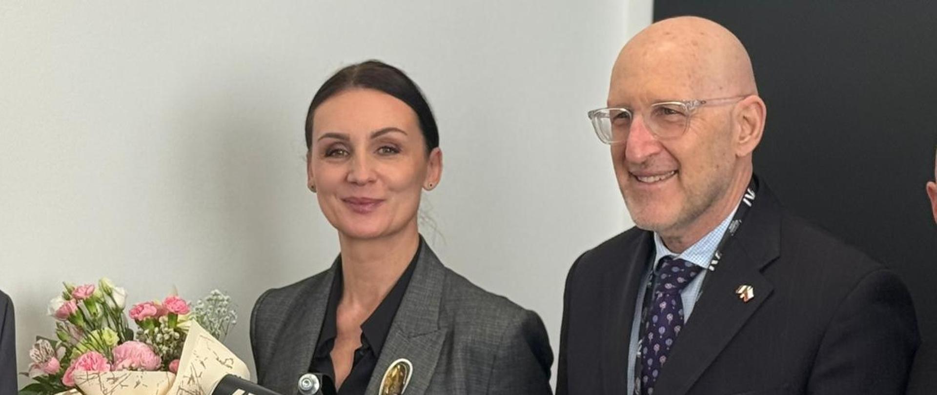 Spotkanie wojewody z ambasadorem Włoch w zakładzie Belgrove w Człuchowie, 15.04.2025