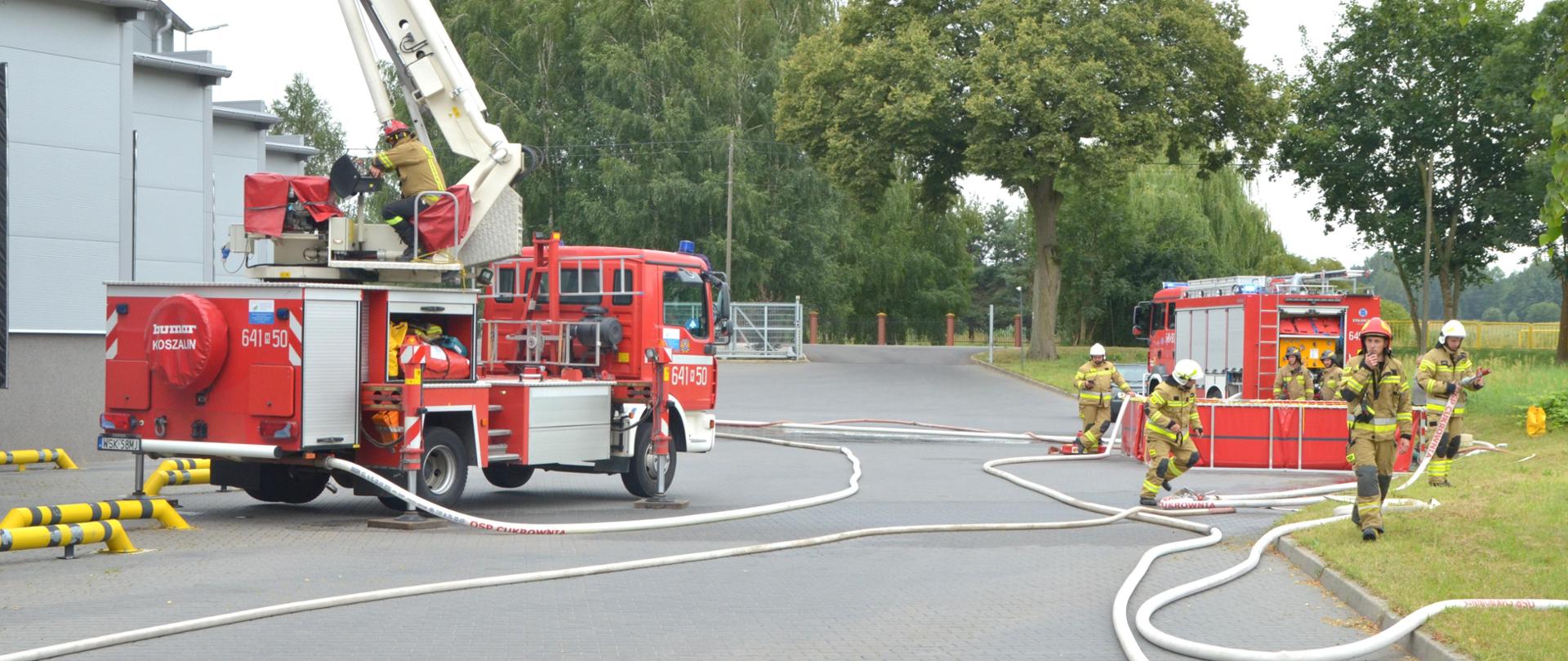 Ćwiczenia na obiekcie wielkopowierzchniowym" pod kryptonimem "Węże 2024" - Epizod II – działania ratownicze – gaśnicze w natarciu i obronie na zagrożone części obiektu na placu obok magazynu
