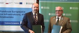 Podpisanie umowy. Robert Gajda, zastępca prezesa NFOŚiGW i Tadeusz Grabowski, dyrektor Roztoczańskiego Parku Narodowego