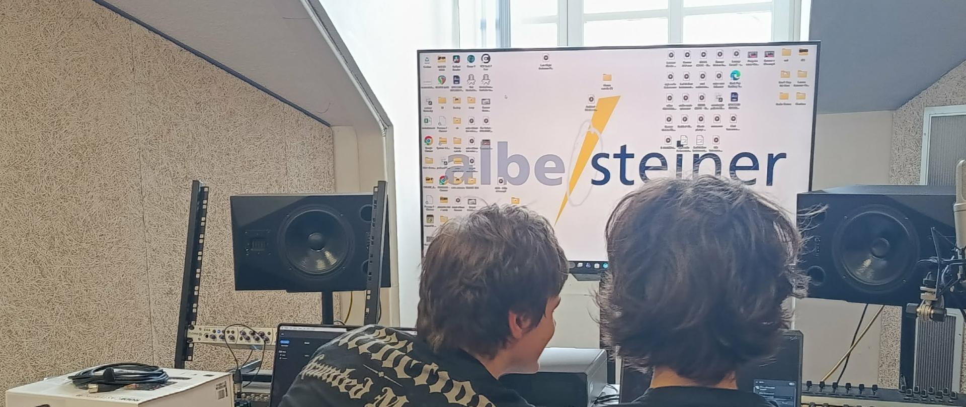 montowaliśmy nasz materiał do projektu w szkole Albe Steiner. 